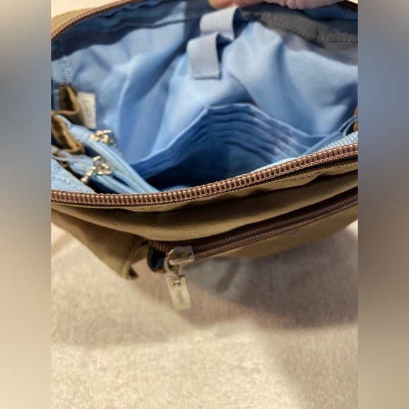 Baggallini Belt Crossbody Wallet Travel Bag Unisex - Picture 8 of 10